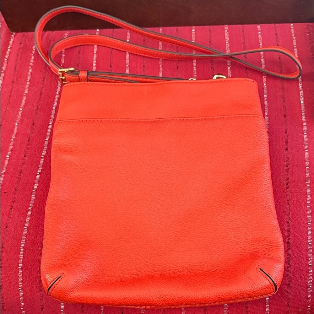 Michael Kors Pebbled Leather crossbody bag EST 1981 Gold hardware. Like New - Picture 3 of 16
